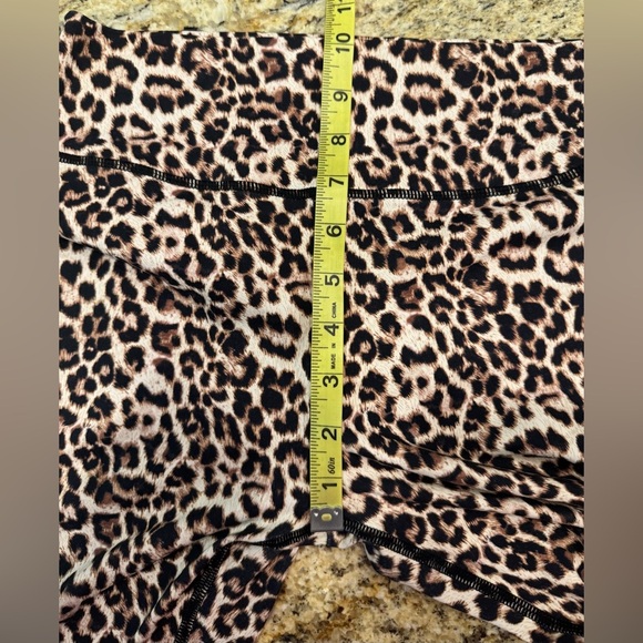 Zyia Active Women’s Size 8-10 Leopard Cheetah Booty Scrunch Leggings Hi-Rise - Picture 8 of 9